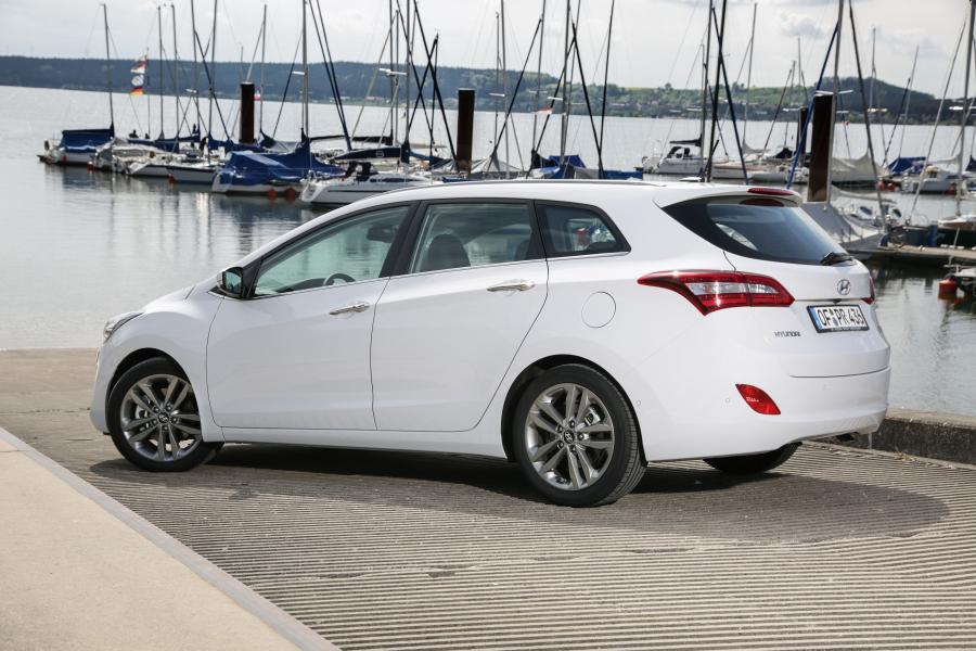  Hyundai i30 Wagon 2015 года  (фото 3 из 25)